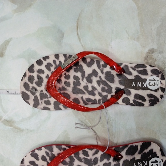 NWT DKNY Red Cheetah Print Flip Flops - Picture 7 of 9